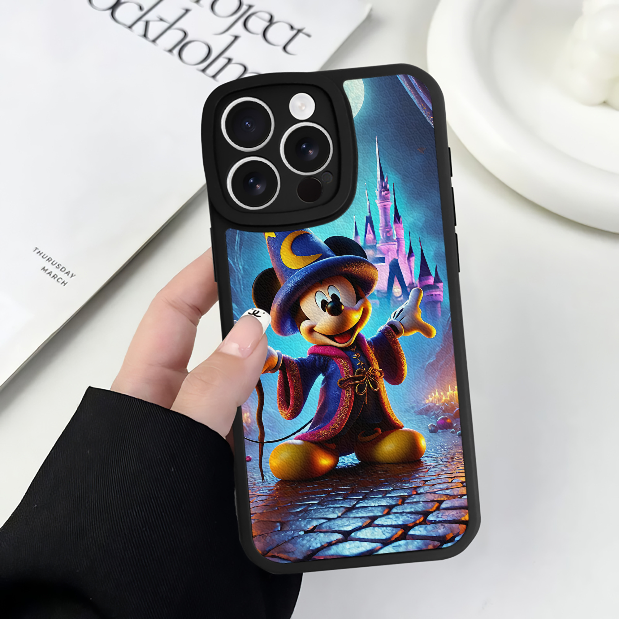 （画像用） ミッキーマウス Mickey Mouse 【iPhone 16シリーズ対応】シリコンスマホケース（レザー調） 材質：シリコン